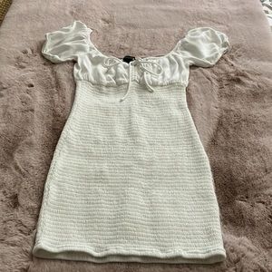 FOREVER 21 WHITE PUFF SLEEVE ELASTIC MINI DRESS SIZE S JUNIORS